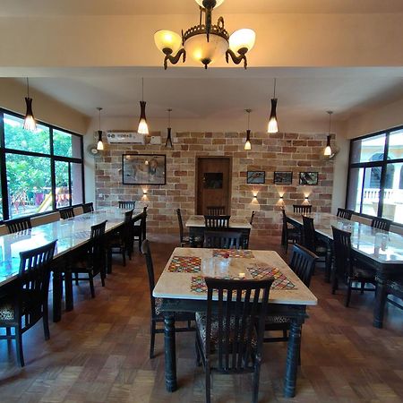 Gir Lions Paw Resort With Swimming Pool Sasan Gir Ngoại thất bức ảnh