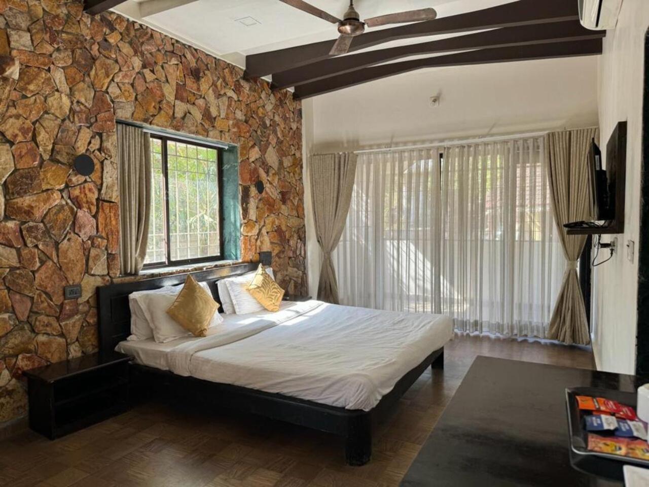 Gir Lions Paw Resort With Swimming Pool Sasan Gir Ngoại thất bức ảnh