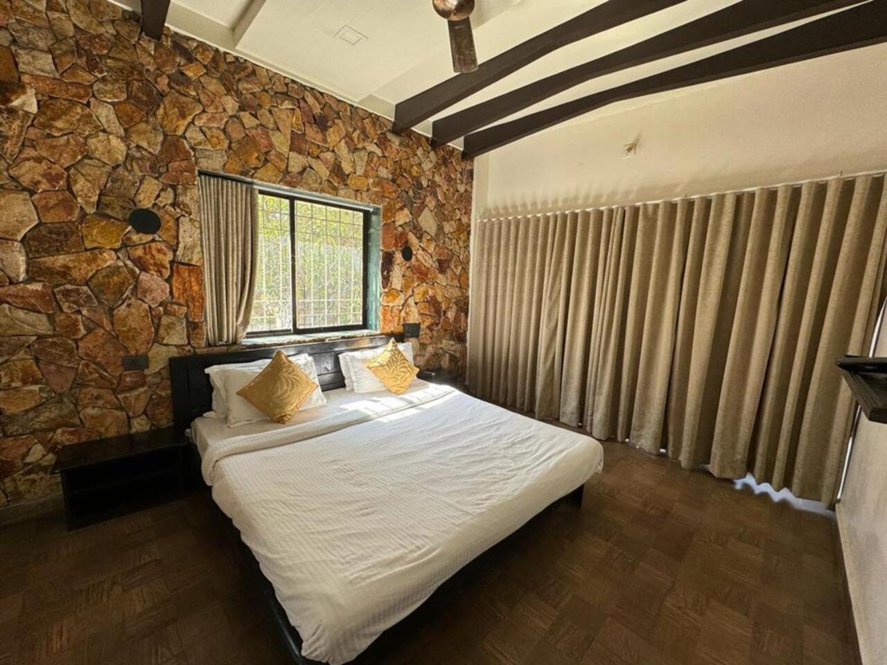 Gir Lions Paw Resort With Swimming Pool Sasan Gir Ngoại thất bức ảnh