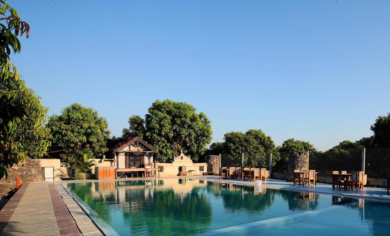 Gir Lions Paw Resort With Swimming Pool Sasan Gir Ngoại thất bức ảnh